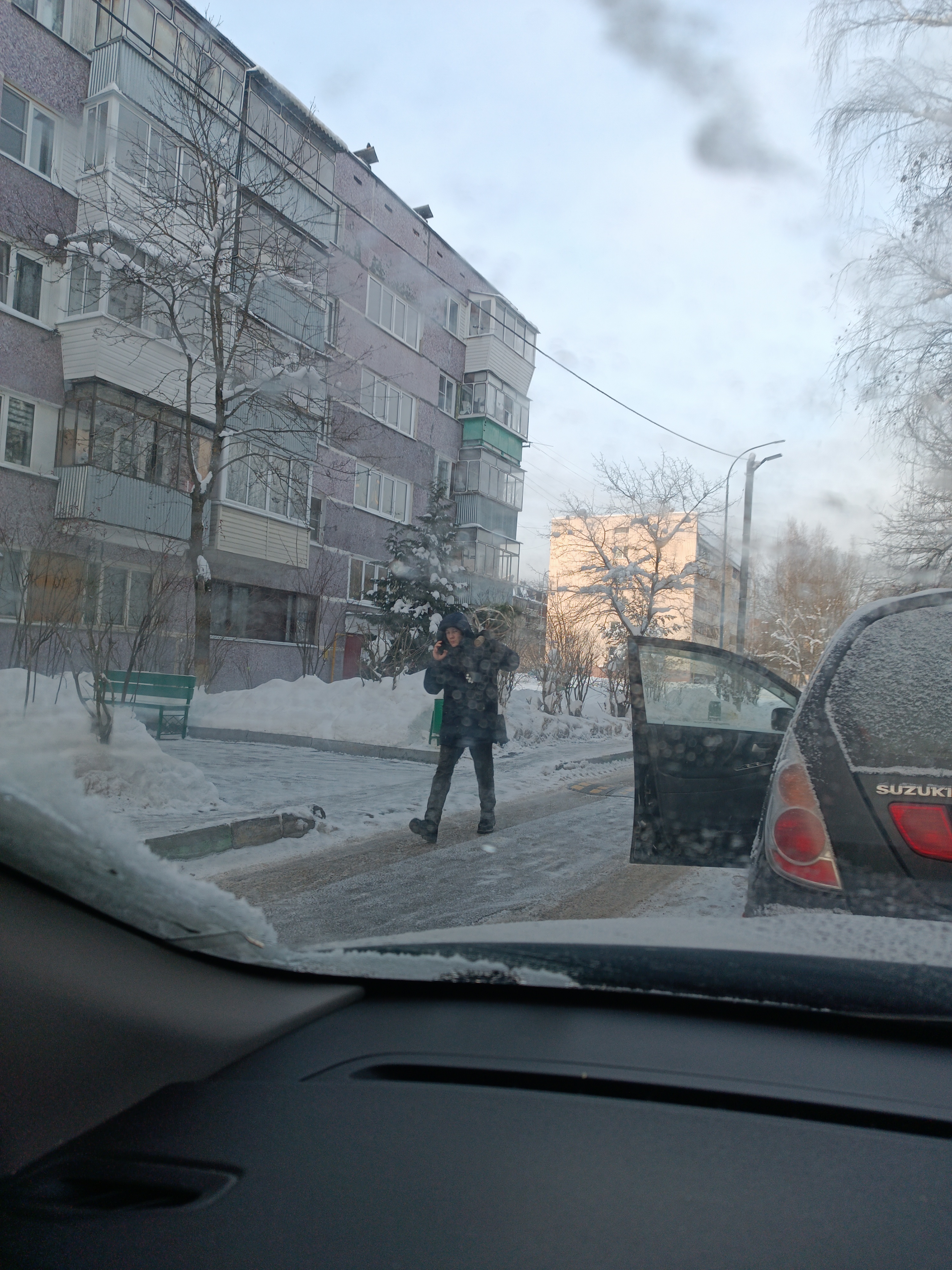 Сегодня, 30 января еще один слабак сдался и пошел выбрасывать елку