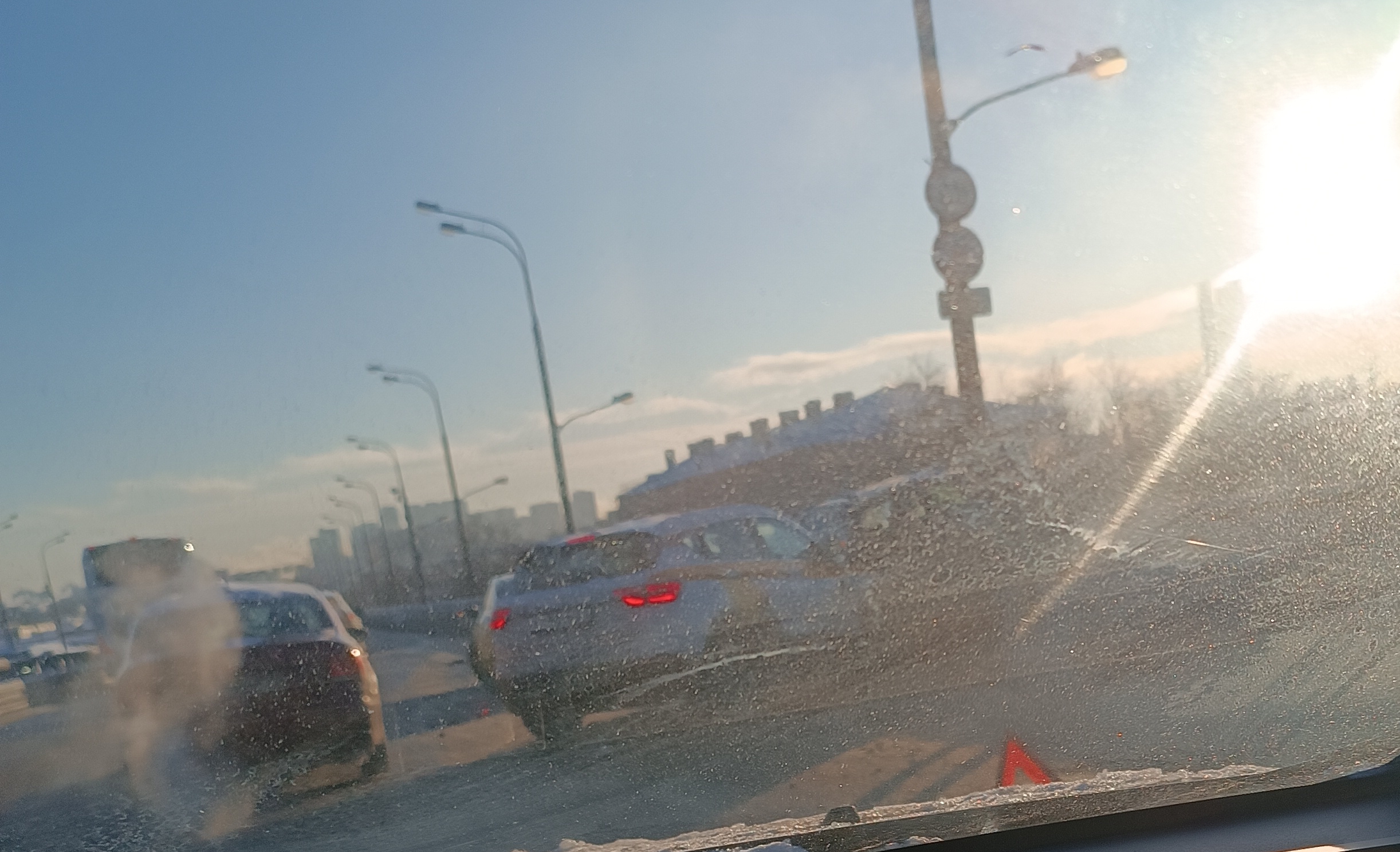 На Новорижском шоссе авария, в районе поворота на Магистральные улицы,